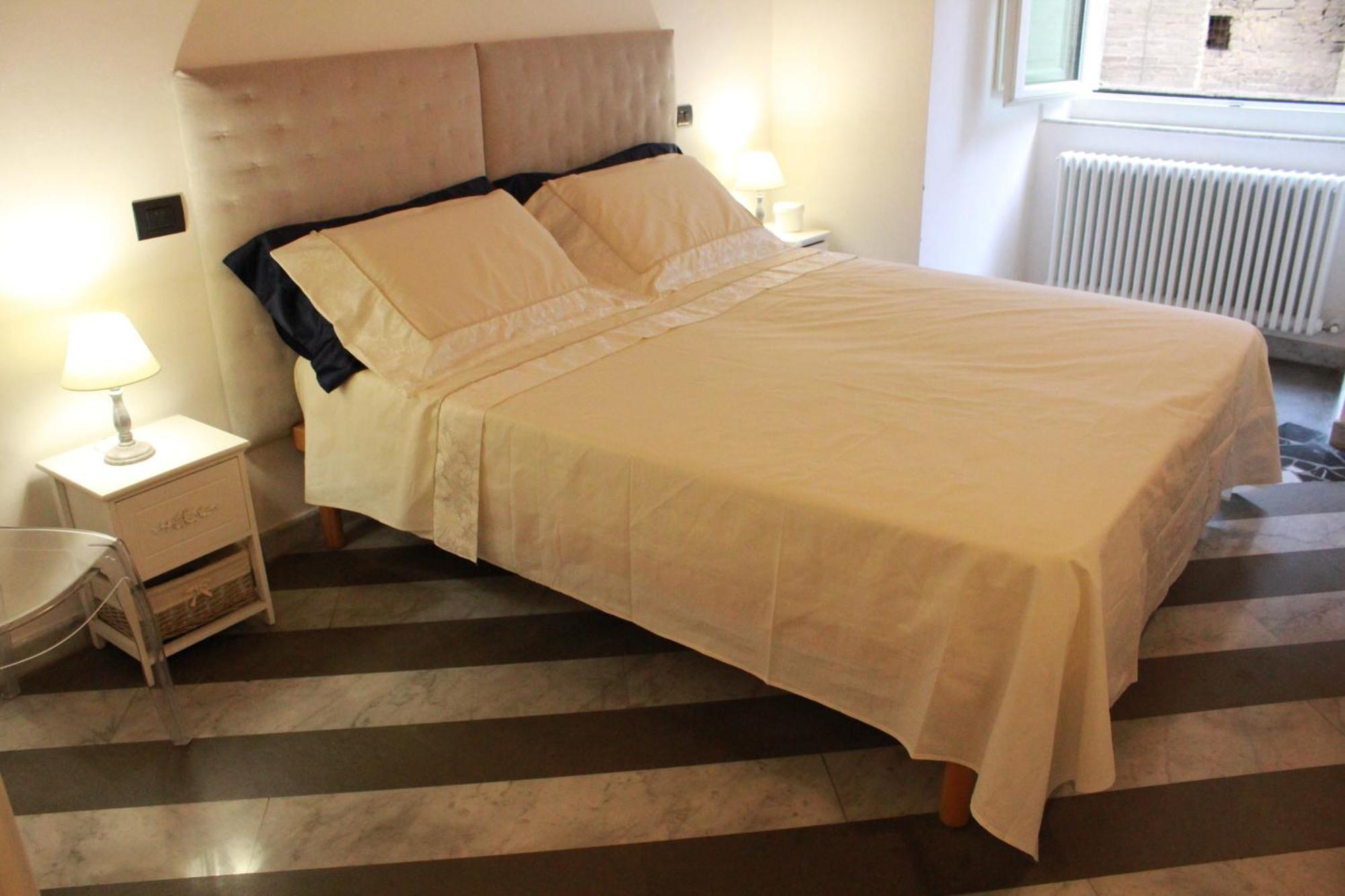 Luxury Suite Apartment Angiolieri Сиена Екстериор снимка