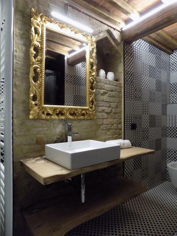 Luxury Suite Apartment Angiolieri Сиена Екстериор снимка